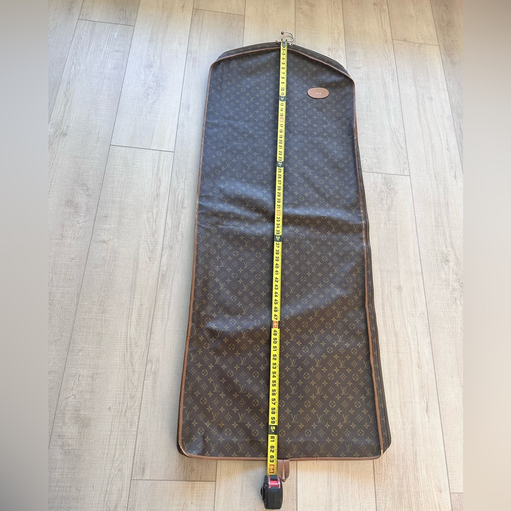 Extremely rare, vintage Louis Vuitton Monogram garment bag with side zippers. - Picture 2 of 16